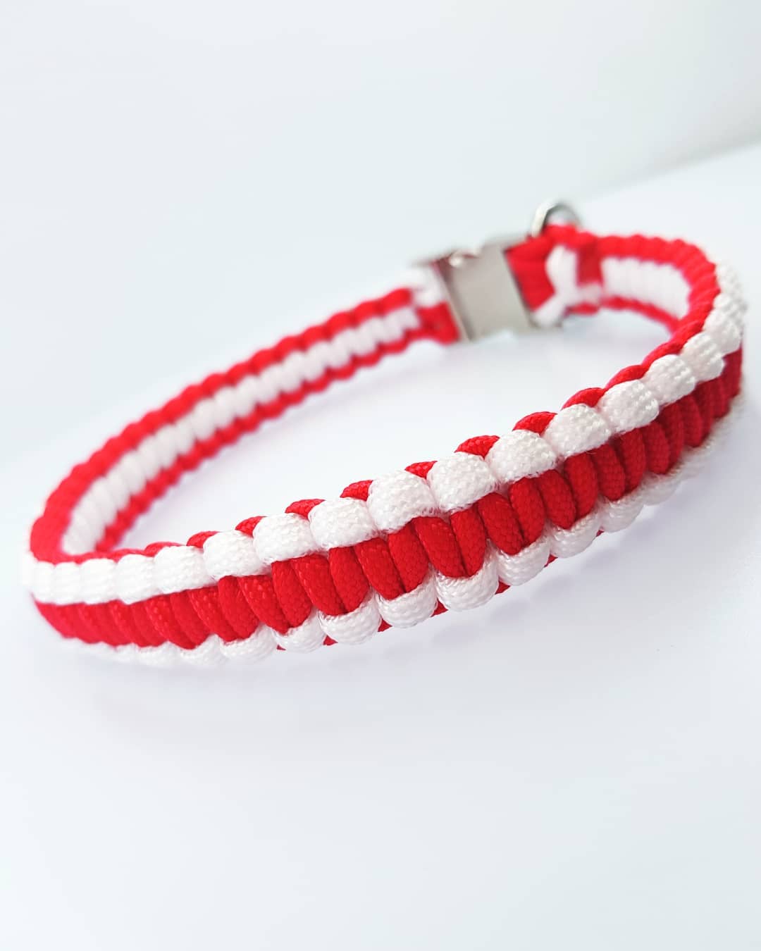 paracord 550 basc red and white